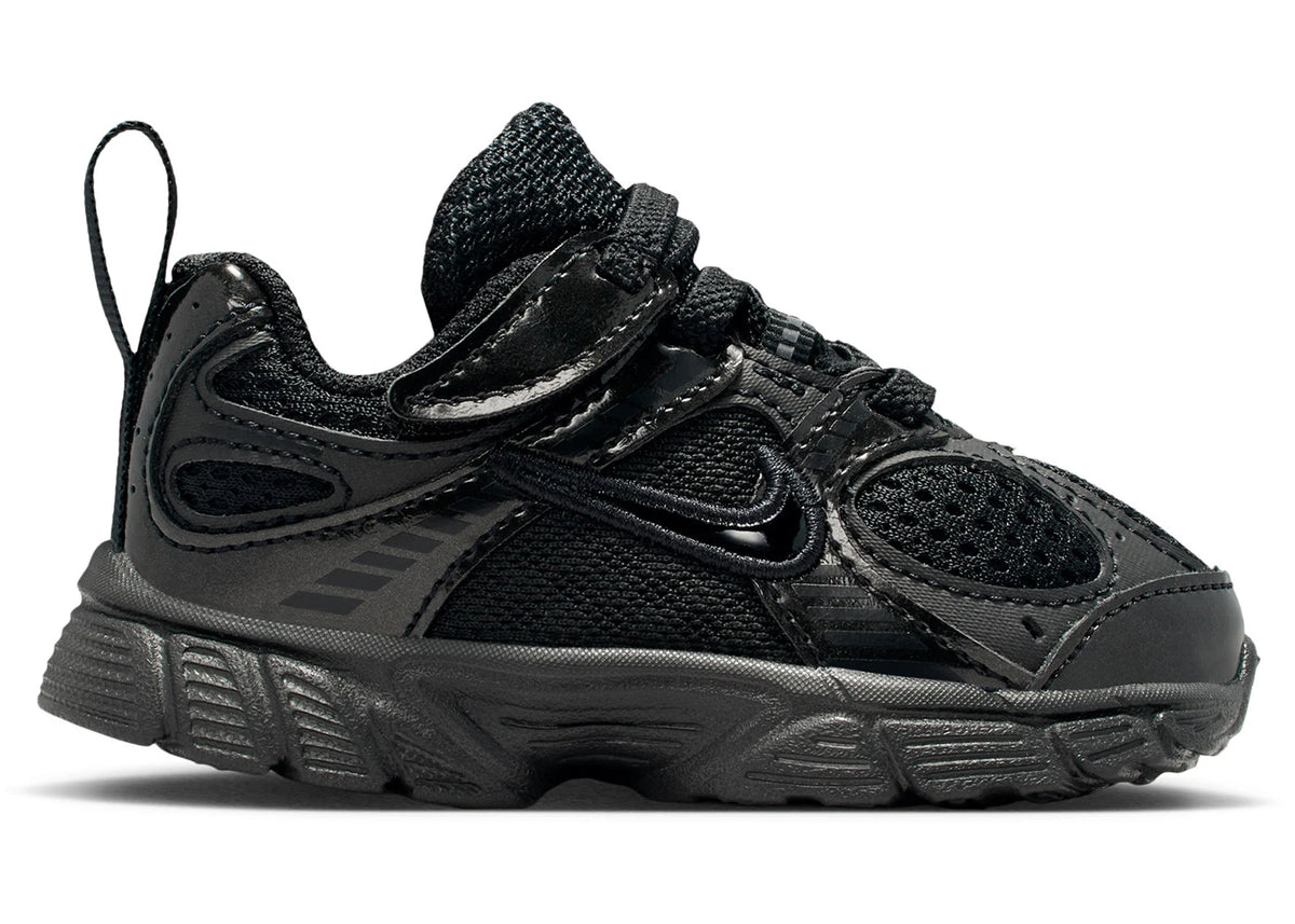 https://images.stockx.com/images/Nike-V5-RNR-Black-Anthracite-TD.jpg?fit=fill&bg=FFFFFF&w=700&h=500&fm=webp&auto=compress&q=90&dpr=2&trim=color&updated_at=1754341959