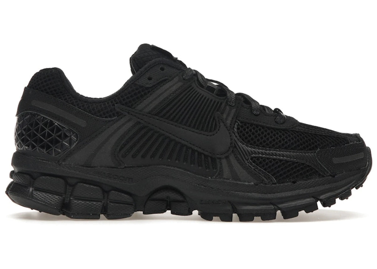 https://images.stockx.com/images/Nike-Vomero-5-Triple-Black-Product.jpg?fit=fill&bg=FFFFFF&w=700&h=500&fm=webp&auto=compress&q=90&dpr=2&trim=color&updated_at=1738193358