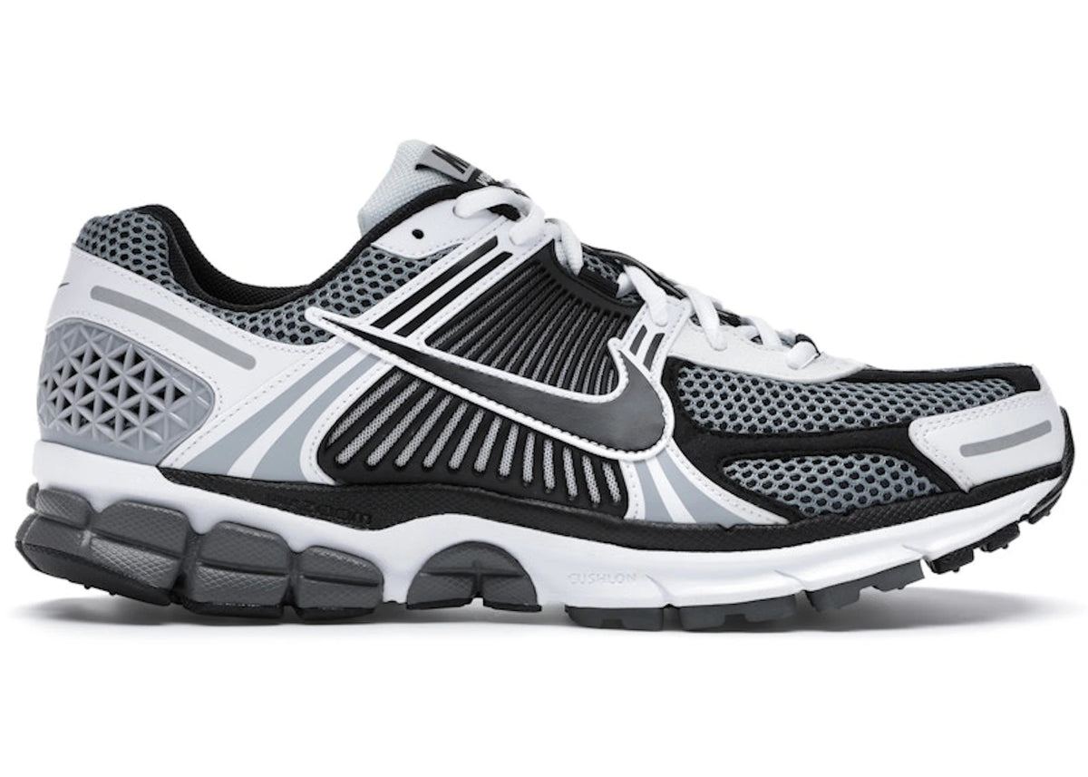 https://images.stockx.com/images/Nike-Zoom-Vomero-5-Dark-Grey-Black-White-Product.jpg?fit=fill&bg=FFFFFF&w=700&h=500&fm=webp&auto=compress&q=90&dpr=2&trim=color&updated_at=1738193358