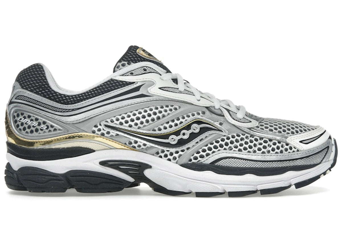 https://images.stockx.com/images/Saucony-ProGrid-Omni-9-White-Black-Silver-Gold-Product.jpg?fit=fill&bg=FFFFFF&w=700&h=500&fm=webp&auto=compress&q=90&dpr=2&trim=color&updated_at=1747084344