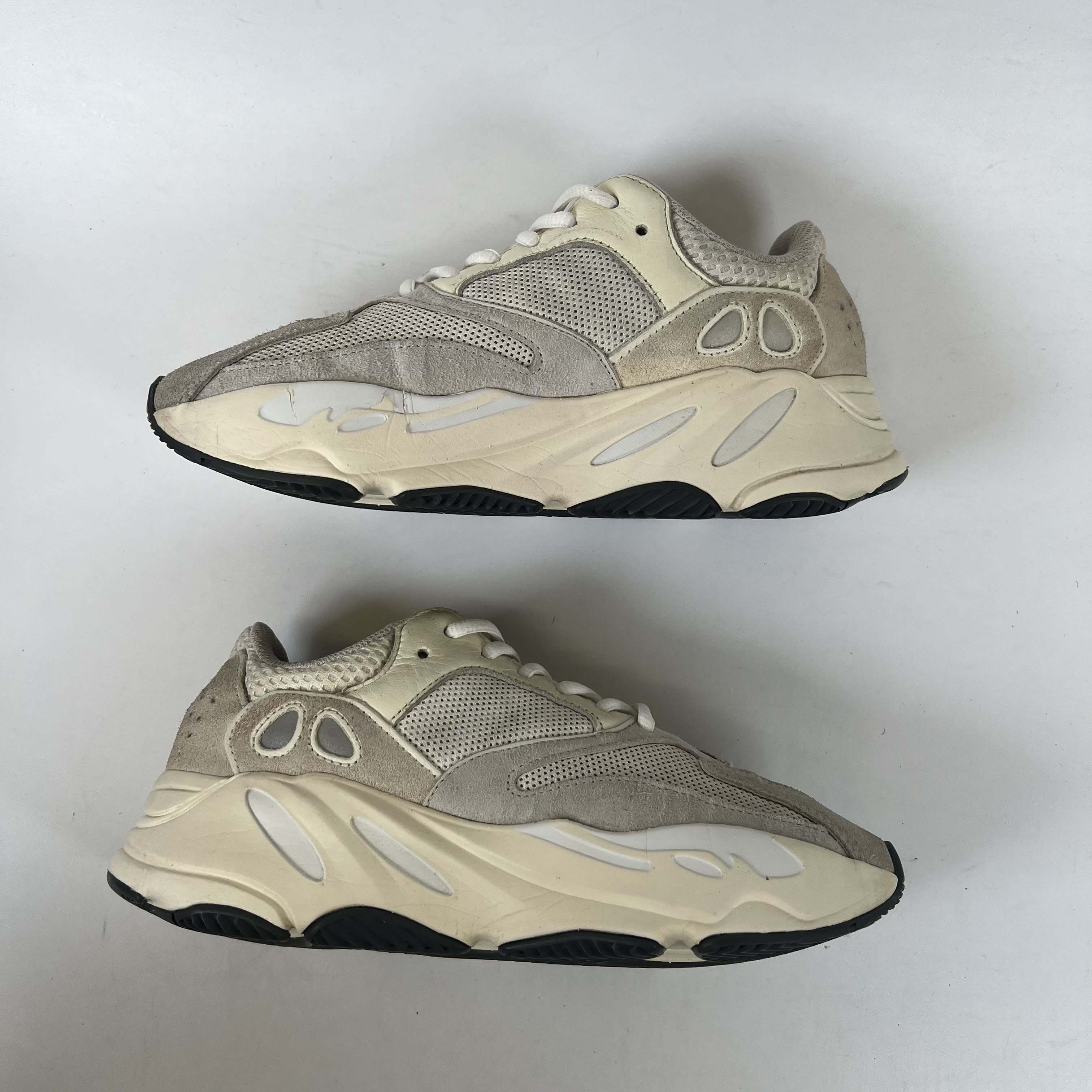 [SP12317] Yeezy Boost 700 'Analog'