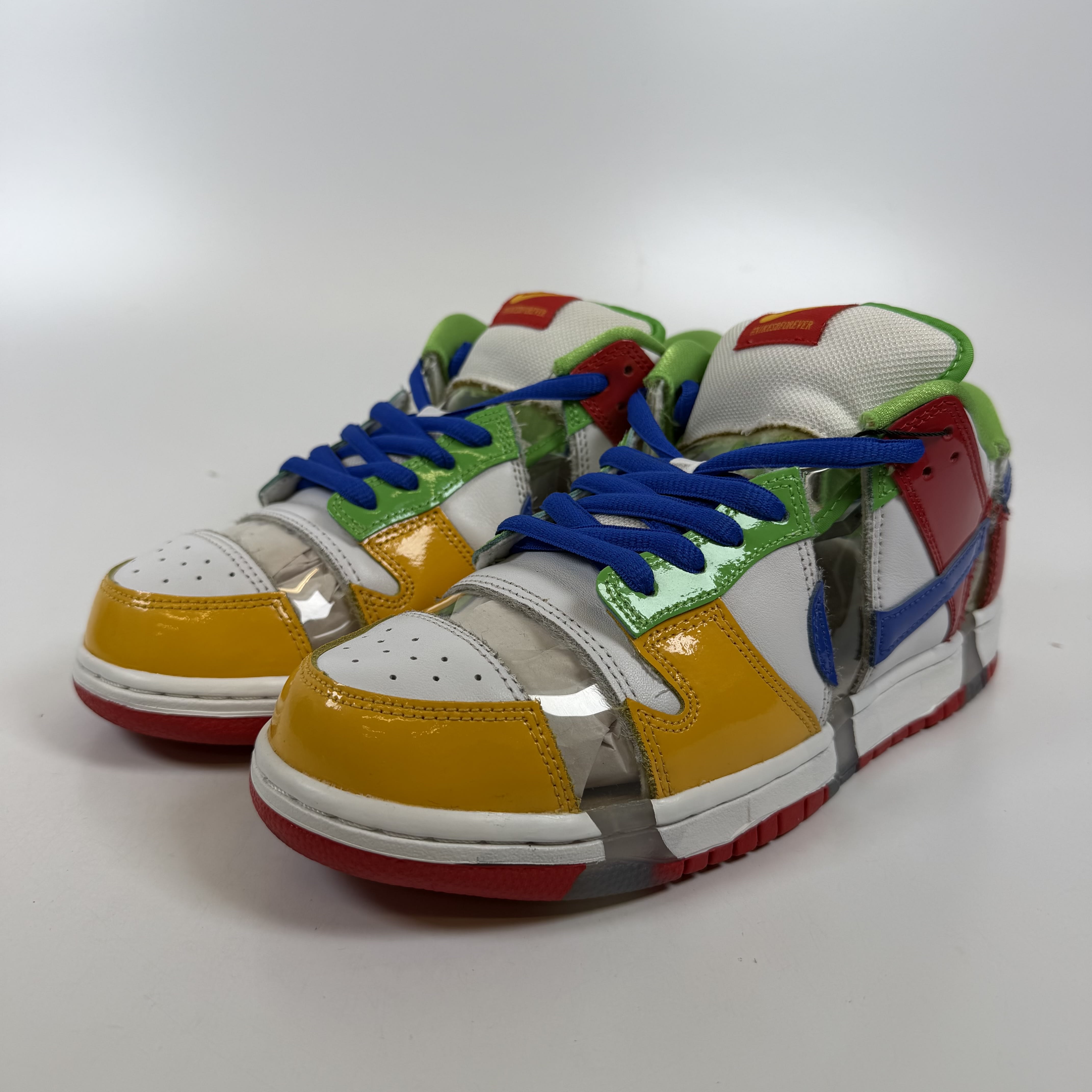 [SP15588] Nike SB Dunk Low Sandy Bodecker