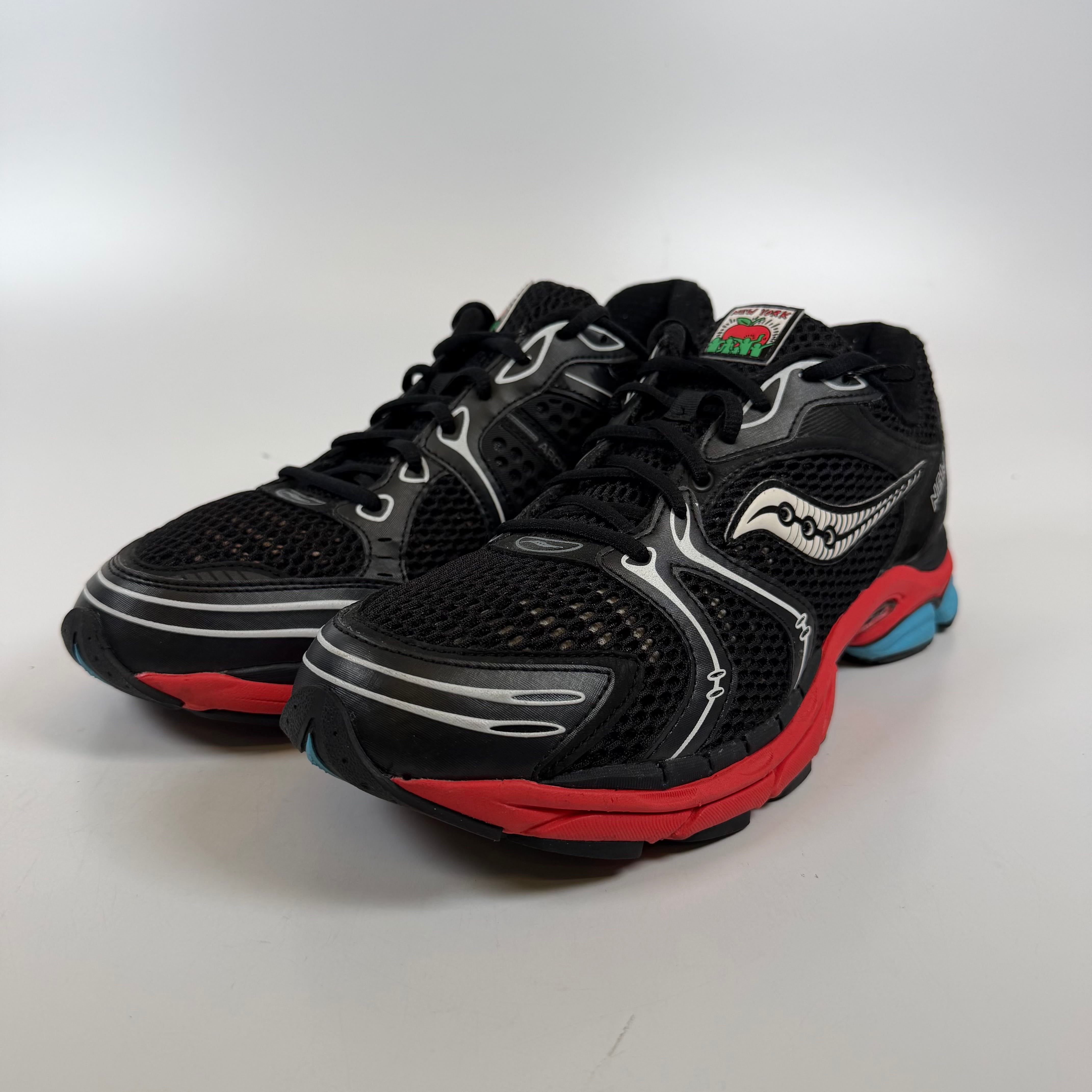 [SP16008] Saucony ProGrid Triumph 4 Keith Haring NYC Marathon