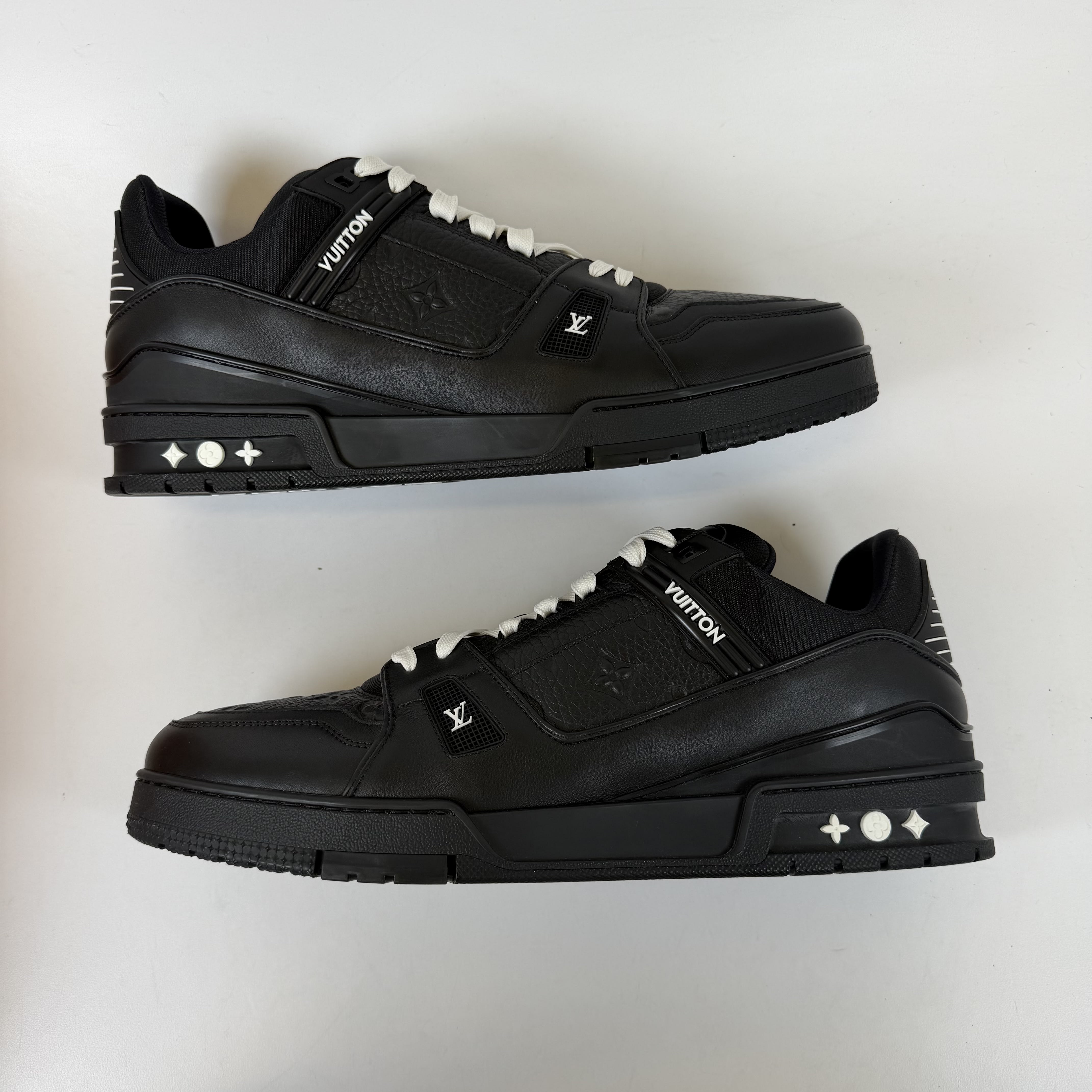 [SP12773] Louis Vuitton Trainer Black Embossed Monogram