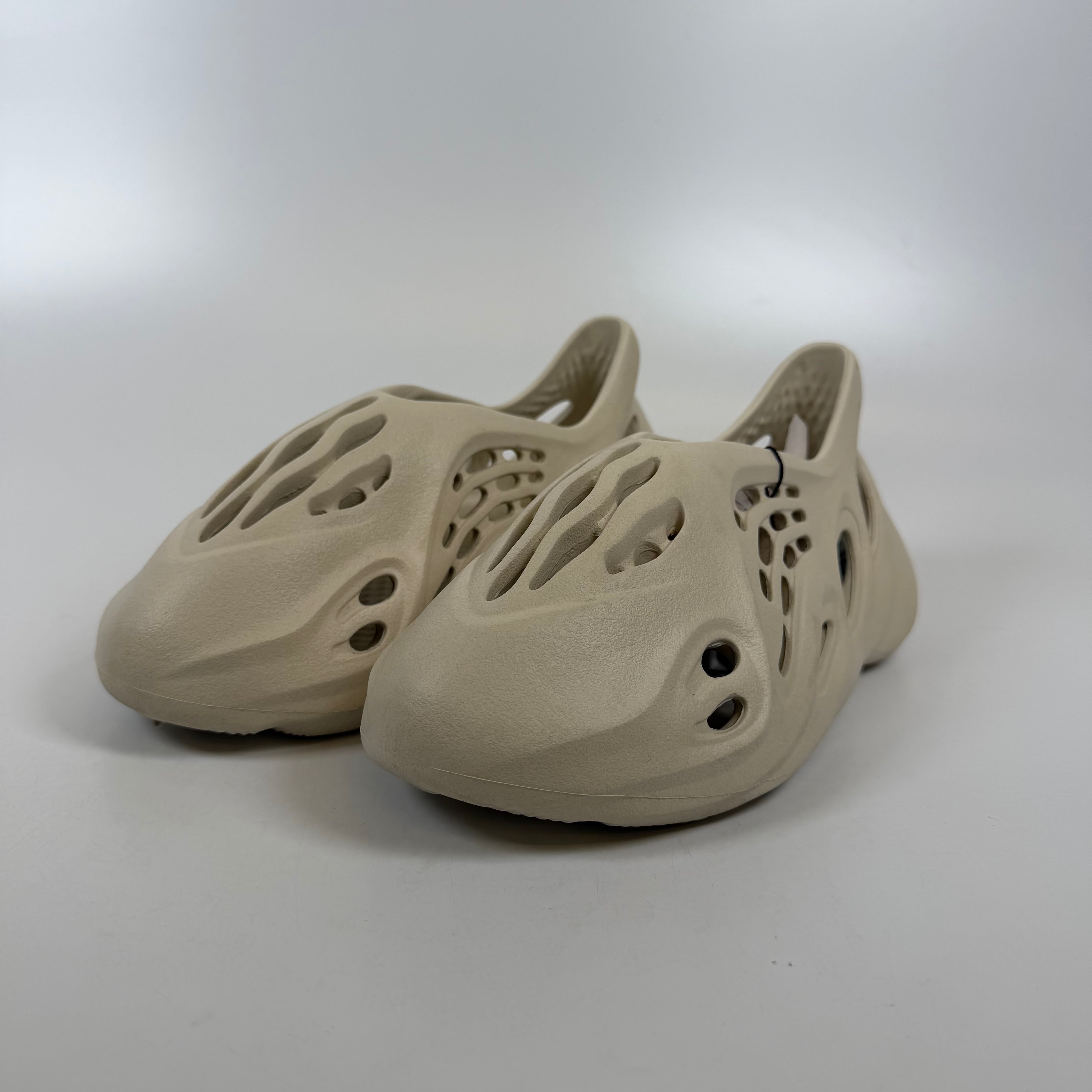 [SP12436] adidas Yeezy Foam RNNR Sand