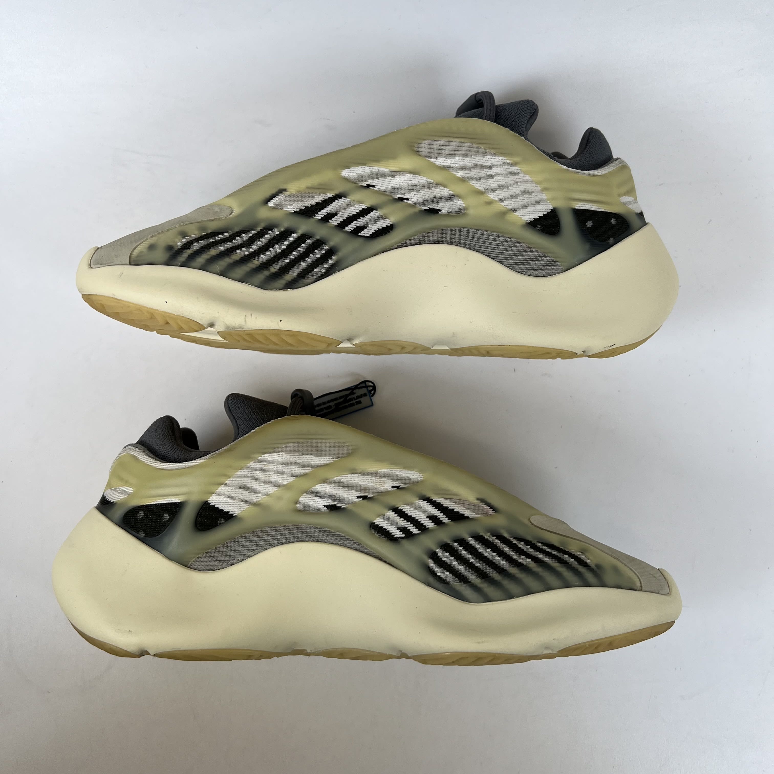 [SP13793] adidas Yeezy 700 V3 Fade Salt