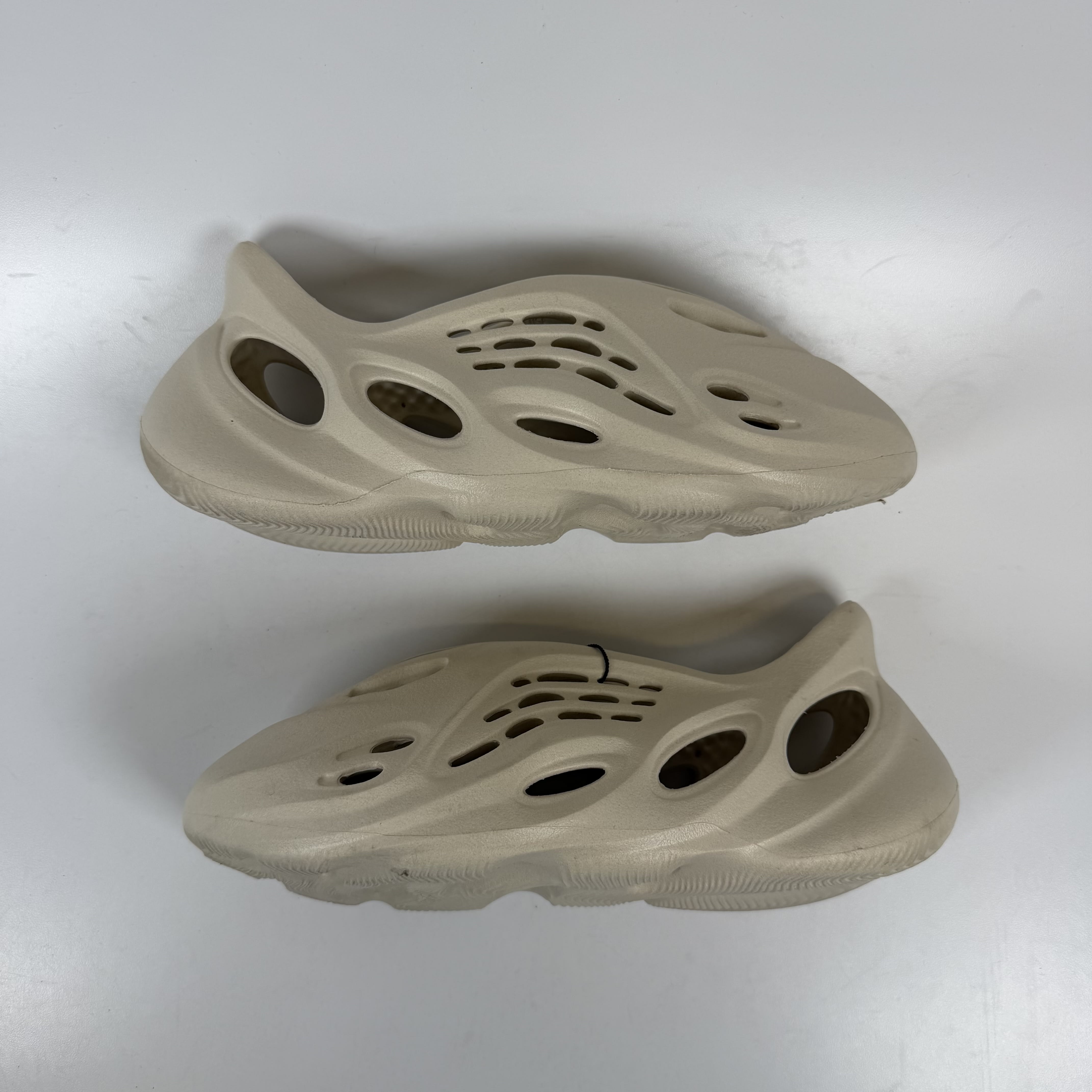 [SP12436] adidas Yeezy Foam RNNR Sand