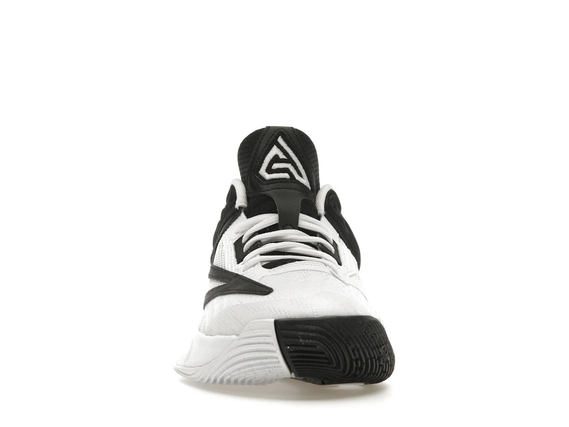 824811 Nike Giannis Immortality 3 Oreo
