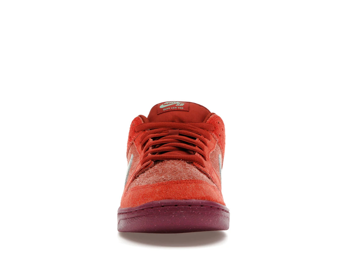 349704 Nike SB Dunk Low Mystic Red Rosewood