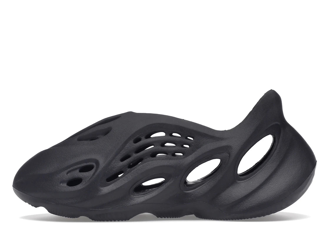 821015 adidas Yeezy Foam RNR Onyx