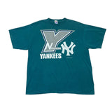 (2000) New York Yankees Logo 7 Rare Color Green MLB T-Shirt