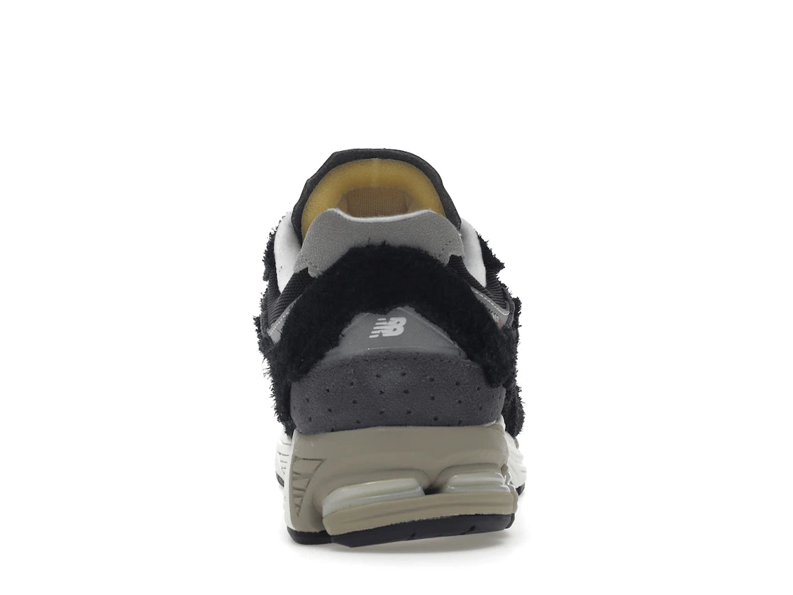 823543 New Balance 2002R Protection Pack Black Grey