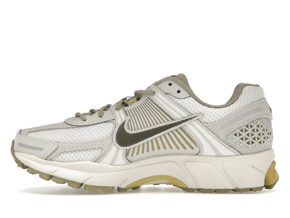 588729 Nike Zoom Vomero 5 SP Light Bone Neutral Olive
