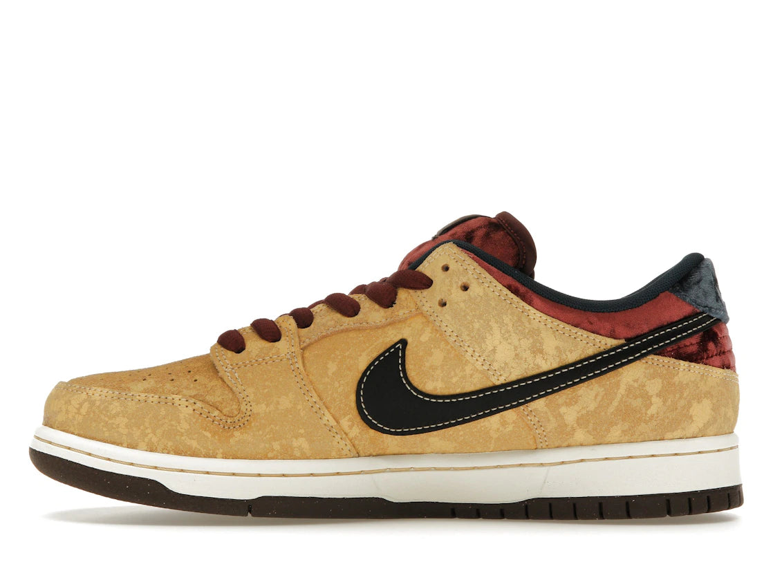670381 Nike SB Dunk Low City of Cinema