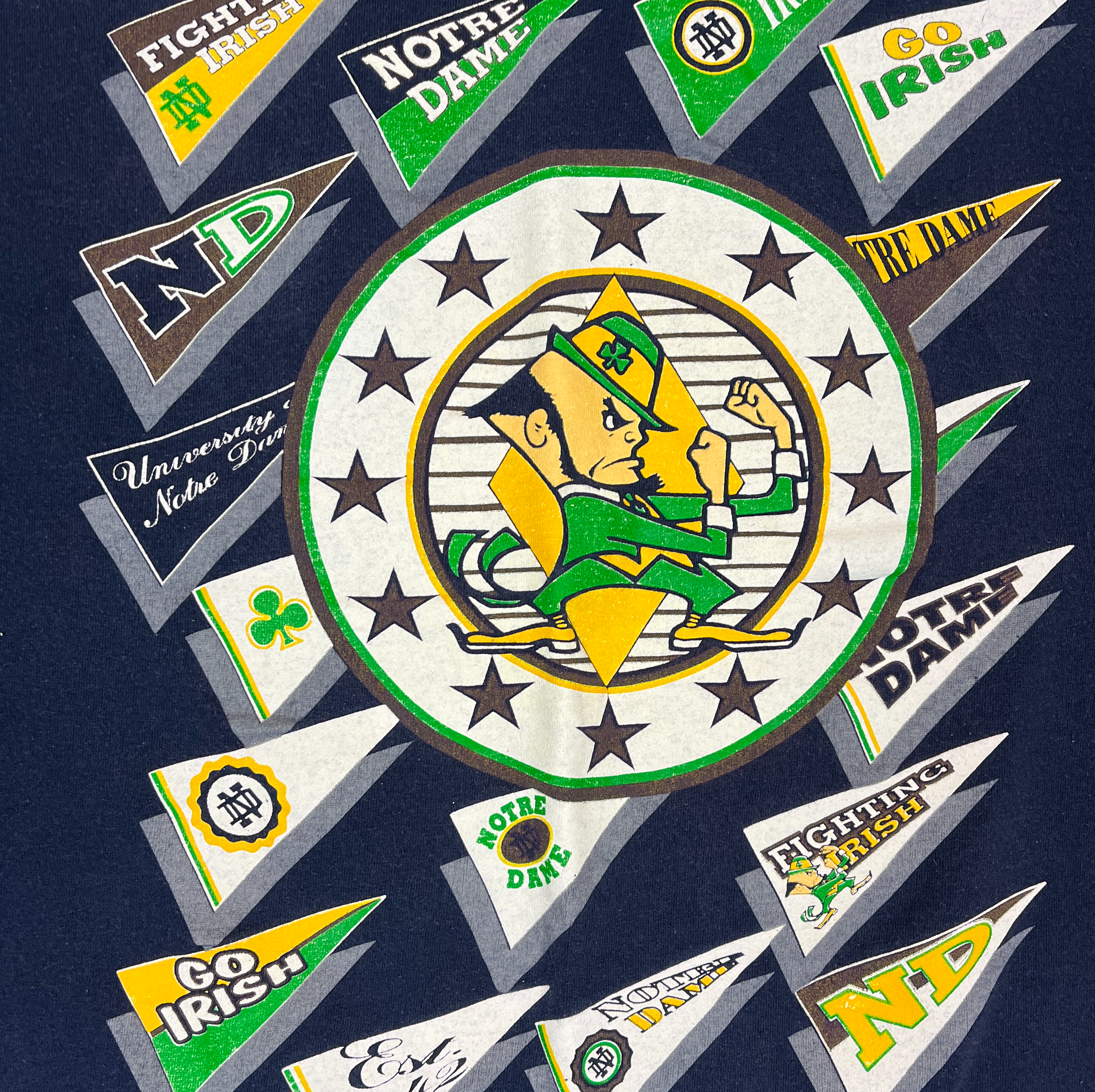 375219 (90s) Notre Dame Fighting Irish College Pennant T-Shirt