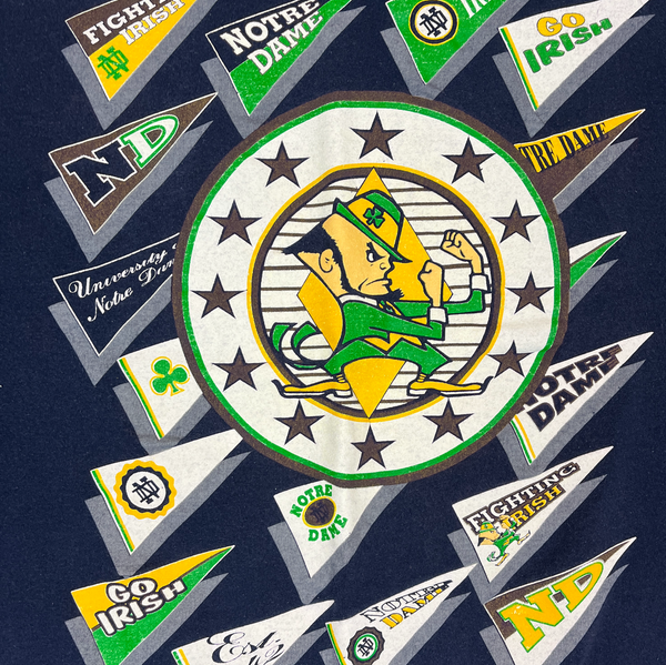 (90s) Notre Dame Fighting Irish College Pennant T-Shirt