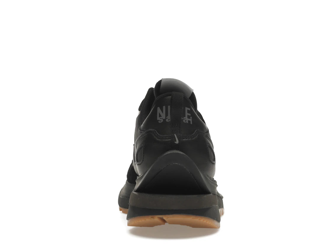 722504 sacai x VaporWaffle 'Black Gum'
