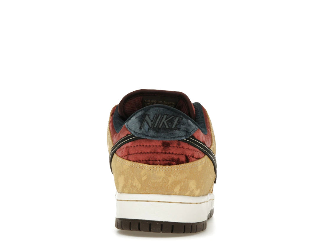 670381 Nike SB Dunk Low City of Cinema