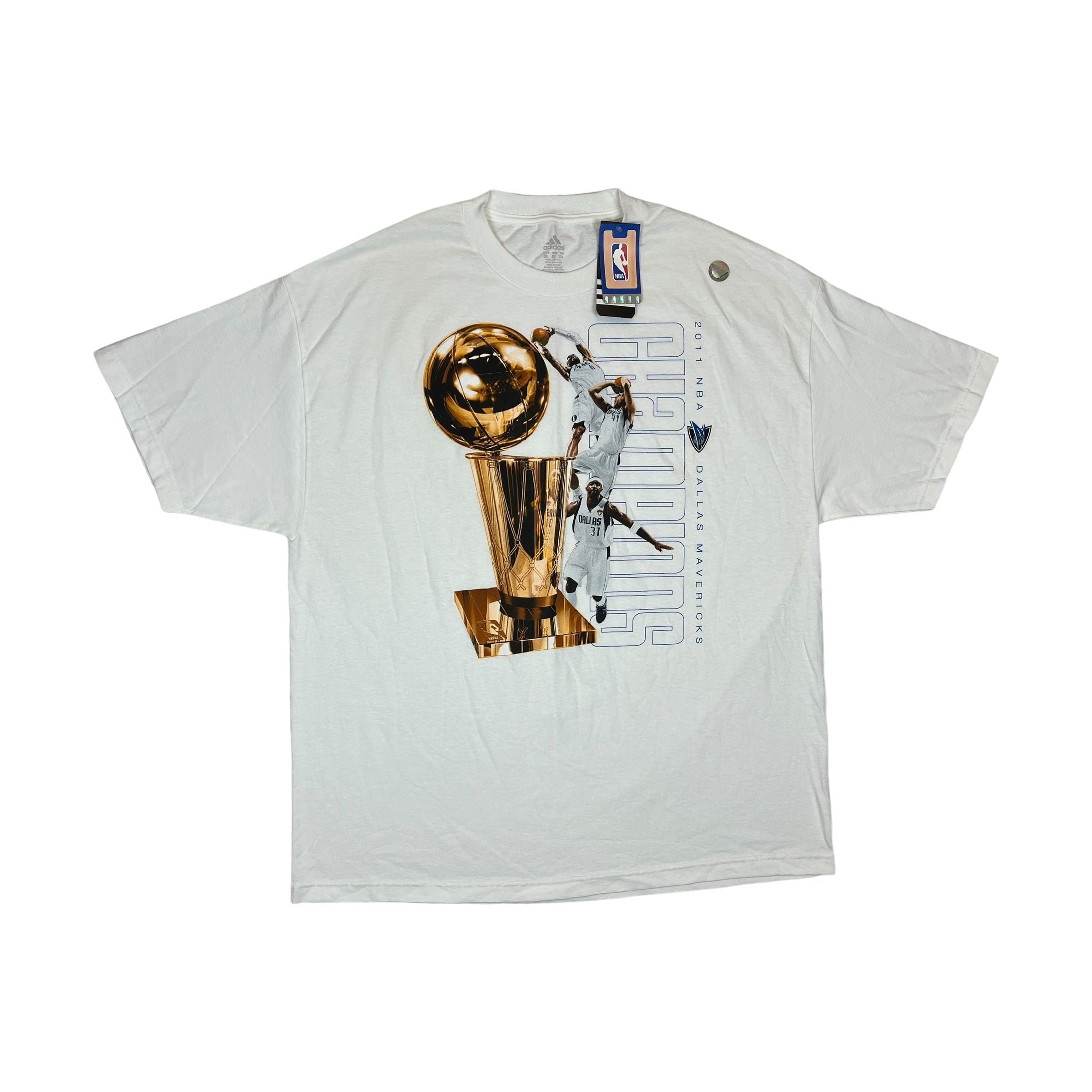 264725 (2011) Dallas Mavericks NBA Champions Trophy T-Shirt w/ Tags