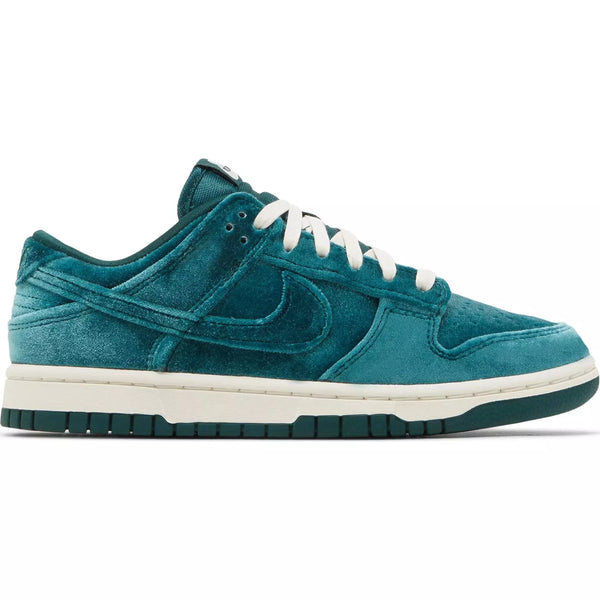 Wmns Dunk Low 'Green Velvet'